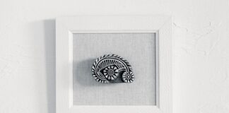 Jakie paznokcie do wzorzystej sukienki?