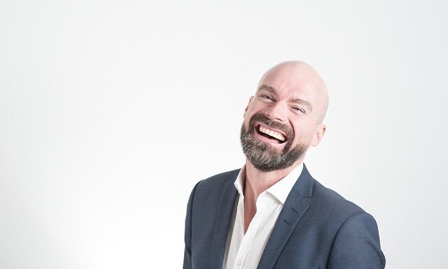 Co można nosić pod marynarką? Co można nosić pod marynarką?