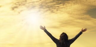 Co na ramiona do ślubu?