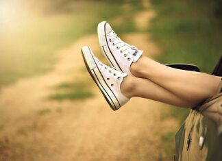 Dlaczego mówi się na jednej nodze?